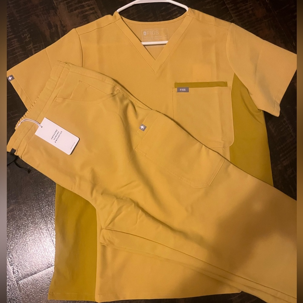 women’s gold figs set!